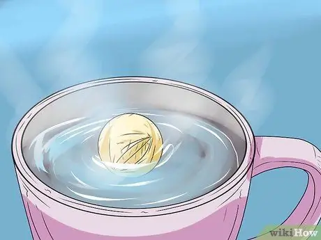 Починить помятый мяч для пинг-понга Шаг 2