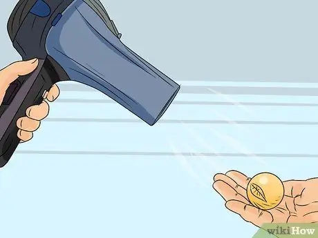 Починить помятый мяч для пинг-понга Шаг 7