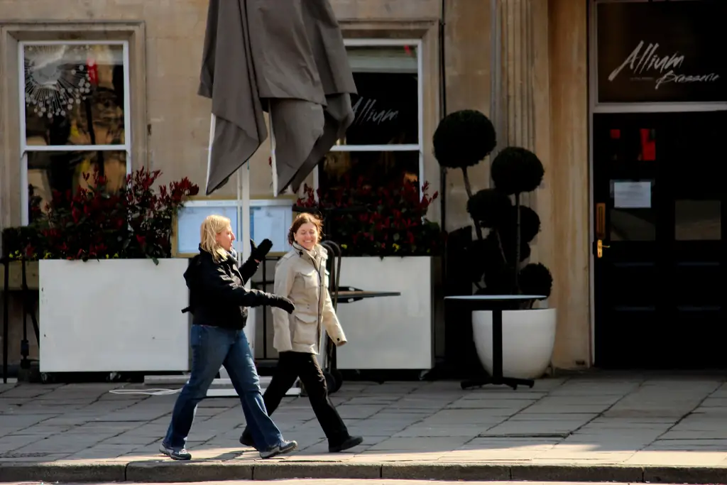 Как выглядеть менее американским во время гастролей по Европе: 9 шагов