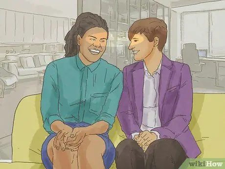 Флирт с использованием языка тела (девушки), шаг 1