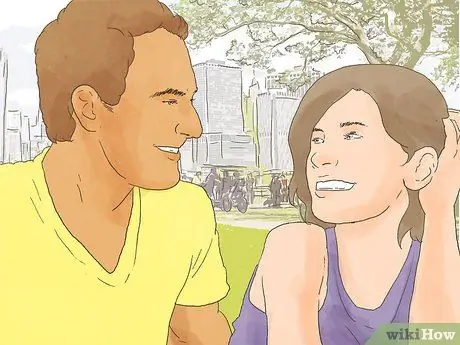 Флирт с использованием языка тела (девушки), шаг 11