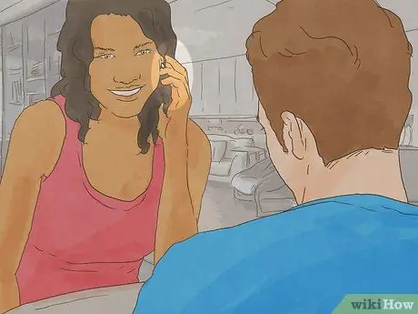 Флирт с использованием языка тела (девушки), шаг 13