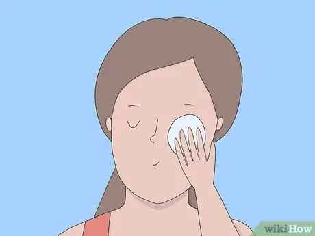 Нанесите перекись бензоила, шаг 1