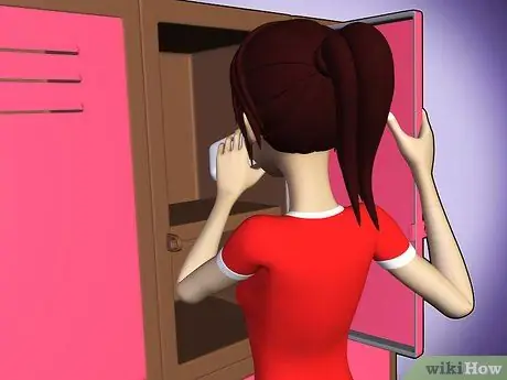 Дезодорируйте шкафчик для ароматной капсулы Шаг 2