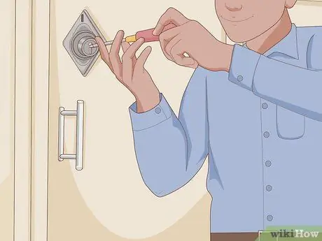 Откройте застрявший шкафчик, шаг 14