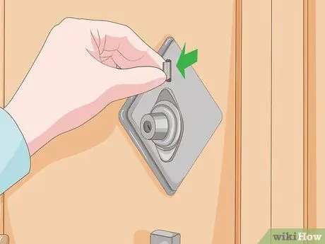 Откройте застрявший шкафчик, шаг 2