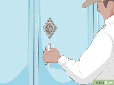 Откройте застрявший шкафчик, шаг 3