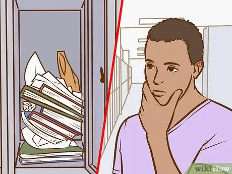 Поместите все свои вещи в крошечный шкафчик, шаг 2