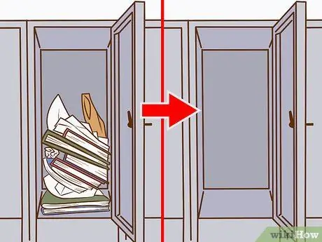 Поместите все свои вещи в крошечный шкафчик Шаг 3