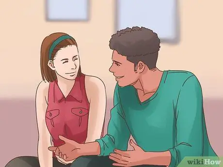 Скажите девушке, что они вам нравятся, не говоря об этом Шаг 3