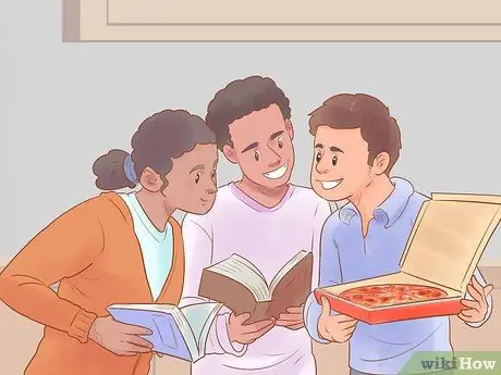 Гулять с друзьями школьной ночью Шаг 17