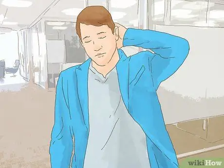 Скажите близкому другу, что чувствуете себя преданным или забытым Шаг 1