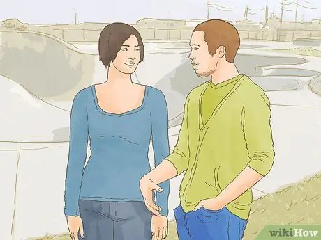 Скажите близкому другу, что чувствуете себя преданным или забытым Шаг 12