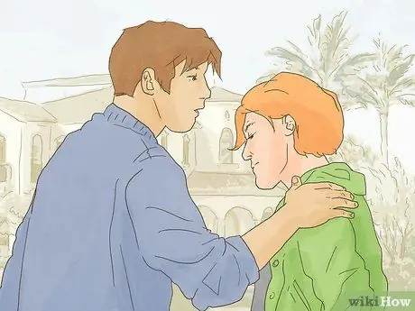 Скажите близкому другу, что чувствуете себя преданным или забытым Шаг 13