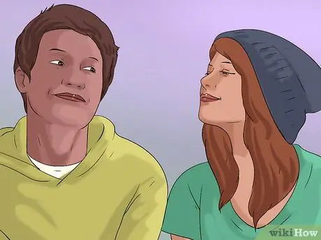 Флиртуйте с любимым человеком в средней школе, шаг 2
