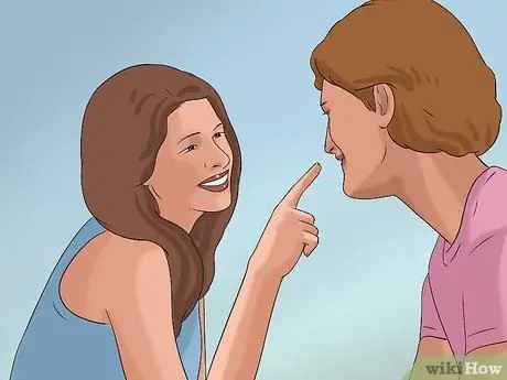 Флиртуйте с любимым человеком в средней школе, шаг 9