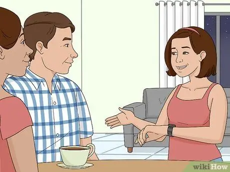 Убедите родителей позволить вам переночевать с парнями Шаг 1