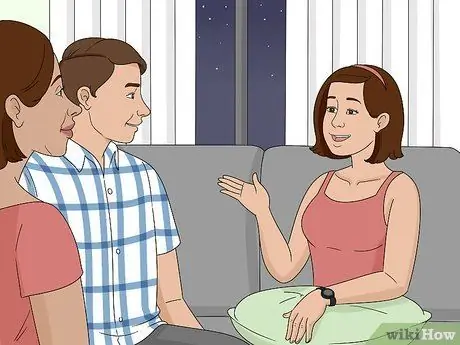 Убедите родителей позволить вам переночевать с парнями Шаг 2