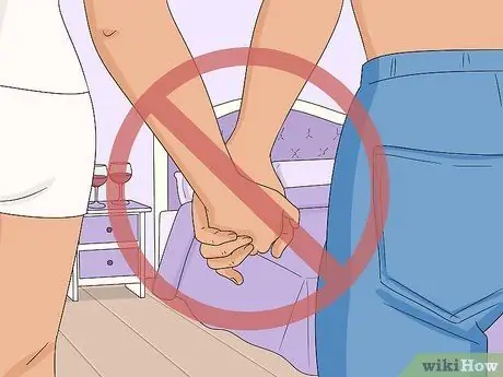 Убедите родителей позволить вам переночевать с парнями Шаг 3