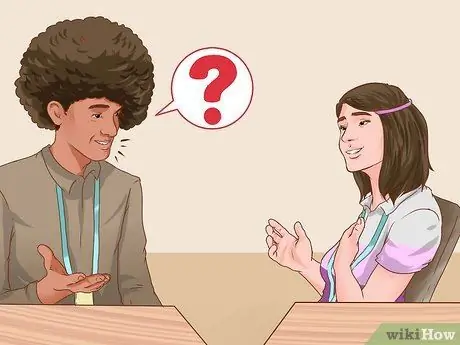 Сядьте рядом с понравившейся девушкой в школе Шаг 11