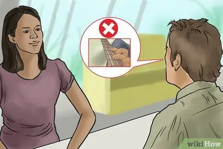 Заставьте девушку чувствовать себя комфортно рядом с вами Шаг 7