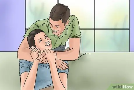 Заставьте девушку чувствовать себя комфортно рядом с вами Шаг 8