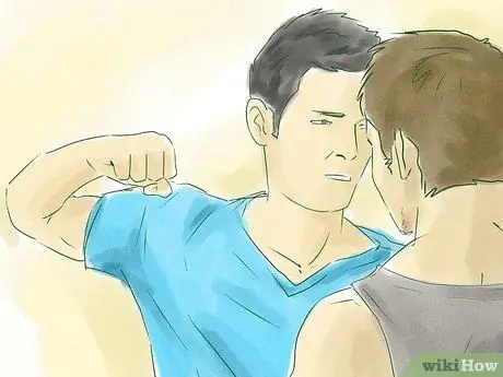 'Победите "крутого" человека в драке Шаг 1