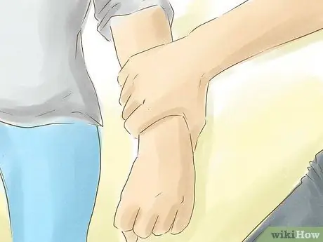 'Победите "крутого" человека в драке Шаг 5