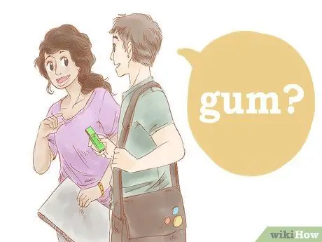 Подойдите к девушке, если вы застенчивы и не знаете, что сказать. Шаг 4