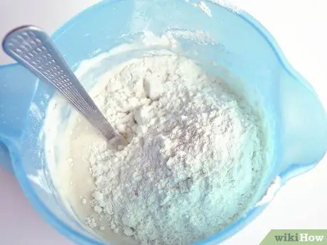 Приготовить растянутый хлеб с чесноком Шаг 3