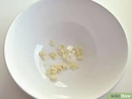 Приготовить растянутый хлеб с чесноком Шаг 8