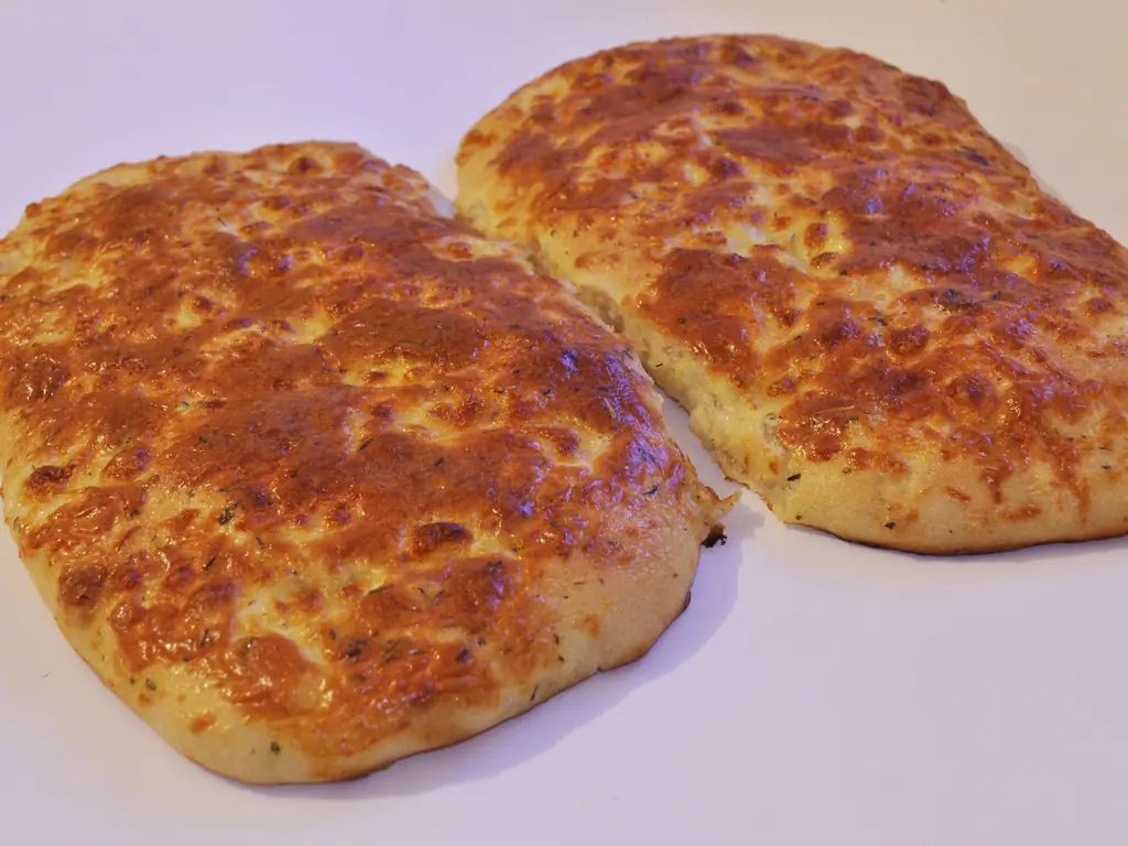 Как приготовить растянутый хлеб с чесноком: 14 шагов