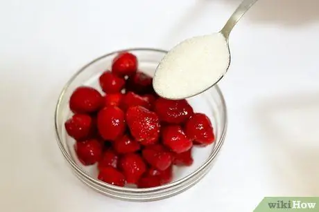 Приготовить клубничное вино Шаг 14