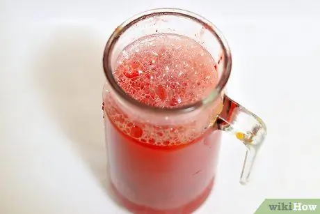 Приготовить клубничное вино, шаг 5