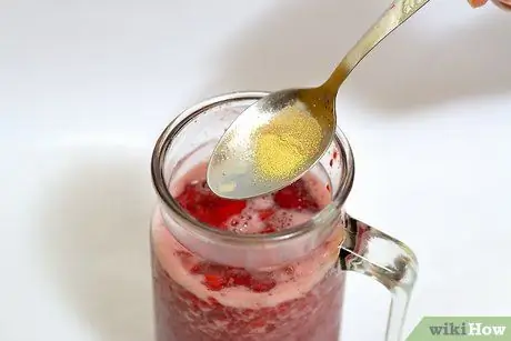 Сделать клубничное вино Шаг 8