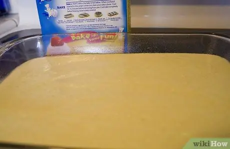 Сделайте торт из смеси без масла и яиц Шаг 8