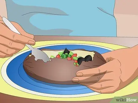 Съешьте печеный картофель Шаг 12