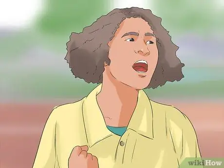 Ударьте подростка в теннисе. Шаг 8