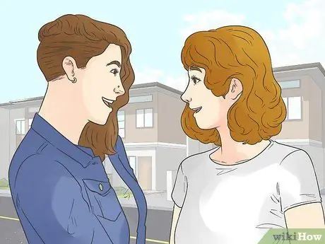 Заставьте незнакомца пригласить вас на свидание Шаг 13