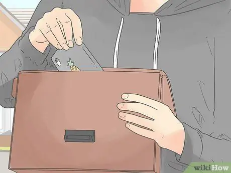 Попросите незнакомца пригласить вас на свидание Шаг 4