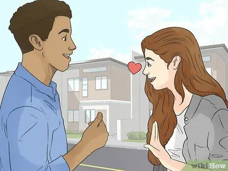 Попросите незнакомца пригласить вас на свидание Шаг 7