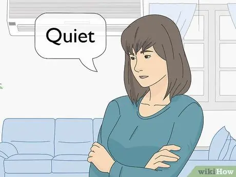 Получите щенка, чтобы он перестал рычать, когда вы берете его на руки Шаг 2