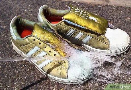 Покрасьте кроссовки Step 14