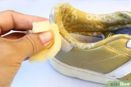 Покрасьте кроссовки, шаг 2