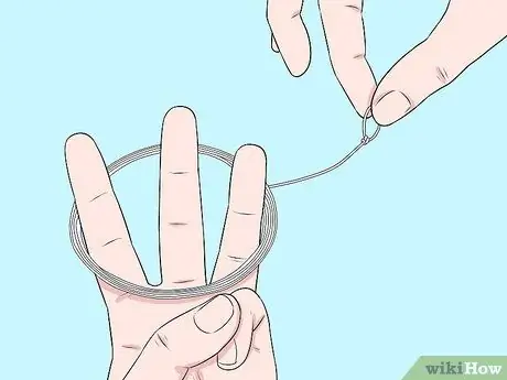 Привяжите леску к поводку Шаг 7