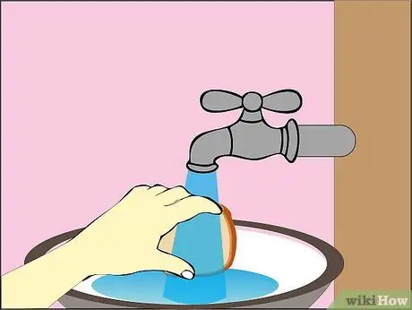 Сделайте рыбную приманку из хлеба Шаг 3