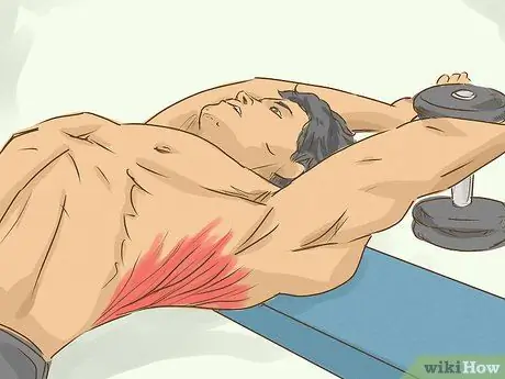 Сделайте пуловер с гантелями. Шаг 8