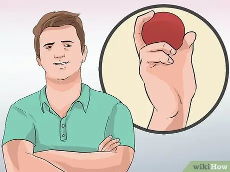 Сшейте мяч для крикета Шаг 11