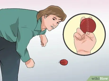 Сшейте мяч для крикета, шаг 4