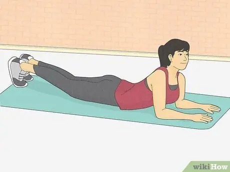 Сделайте отжимания от бедра, шаг 2